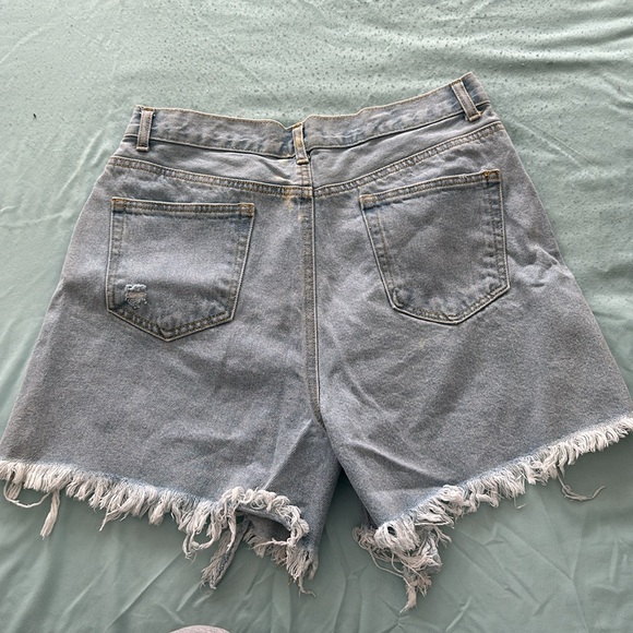 Forever 21 ripped denim shorts - Picture 2 of 3
